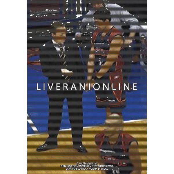 2003 MILANO CAMPIONATO DI BASKET BREIL MILANO LOTTOMATICA ROMA NELLA FOTO PIERO BUCCHI ALLENATORE LOTTOMATICA ROMA AG ALDO LIVERANI SAS