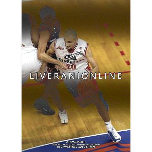 2003 MILANO CAMPIONATO DI BASKET BREIL MILANO LOTTOMATICA ROMA NELLA FOTO Petar Naumoski AG ALDO LIVERANI SAS