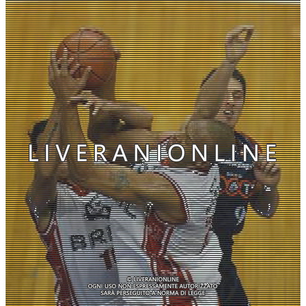 2003 MILANO CAMPIONATO DI BASKET BREIL MILANO LOTTOMATICA ROMA NELLA FOTO ROD SELLERS AG ALDO LIVERANI SAS
