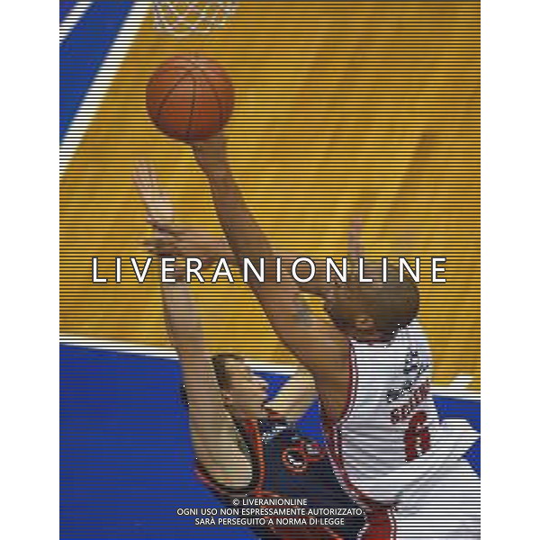 2003 MILANO CAMPIONATO DI BASKET BREIL MILANO LOTTOMATICA ROMA NELLA FOTO ROD SELLERS AG ALDO LIVERANI SAS