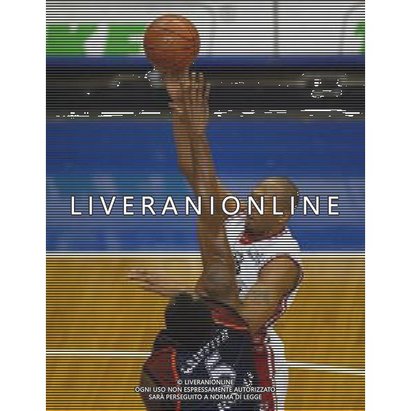 2003 MILANO CAMPIONATO DI BASKET BREIL MILANO LOTTOMATICA ROMA NELLA FOTO ROD SELLERS AG ALDO LIVERANI SAS