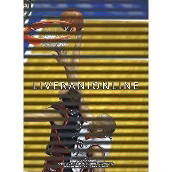 2003 MILANO CAMPIONATO DI BASKET BREIL MILANO LOTTOMATICA ROMA NELLA FOTO ALESSANDRO TONOLLI AG ALDO LIVERANI SAS