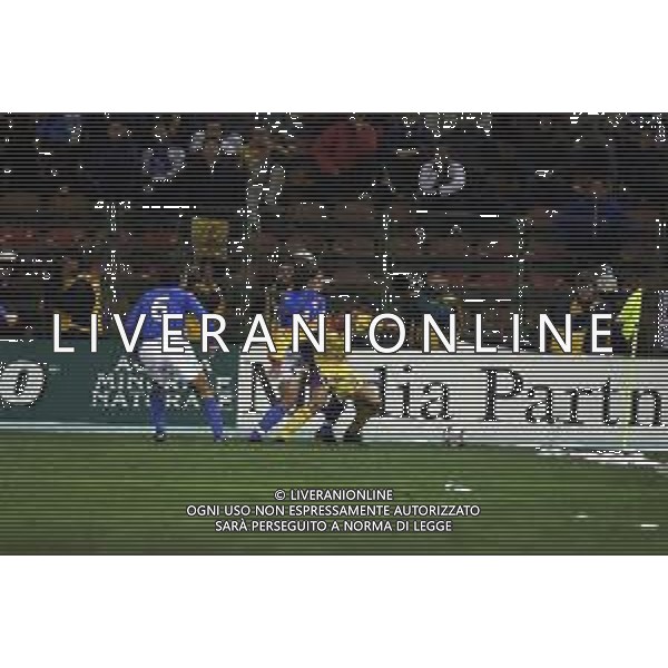 24-01-2001 BUCAREST-QUALIFICAZIONI MONDIALI ROMANIA ITALIA 0-2 NELLA FOTO PAOLO MALDINI- NICULAE MARIUS AG ALDO LIVERANI SAS