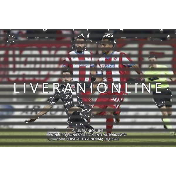 VIS PESARO - MONZA Campionato di calcio serie C girone B 11/11/2018 nella foto: Luca Palesi (Monza 1912) Hadziosmanovic Christian (vis pesaro) ©Claudio Zamagni/Agenzia Aldo Liverani