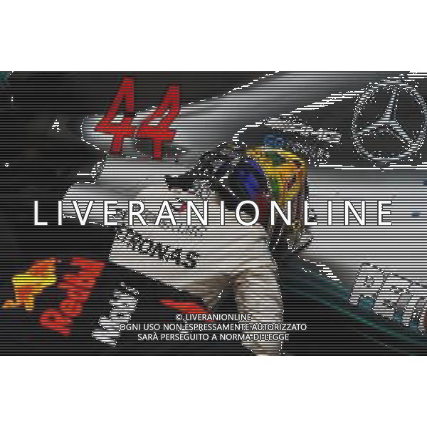 Race winner Lewis Hamilton (GBR) Mercedes AMG F1 W09 celebrates in parc ferme. 11.11.2018. Formula 1 World Championship, Rd 20, Brazilian Grand Prix, Sao Paulo, Brazil, Race Day. AG ALDO LIVERANI SAS-ONLY ITALY