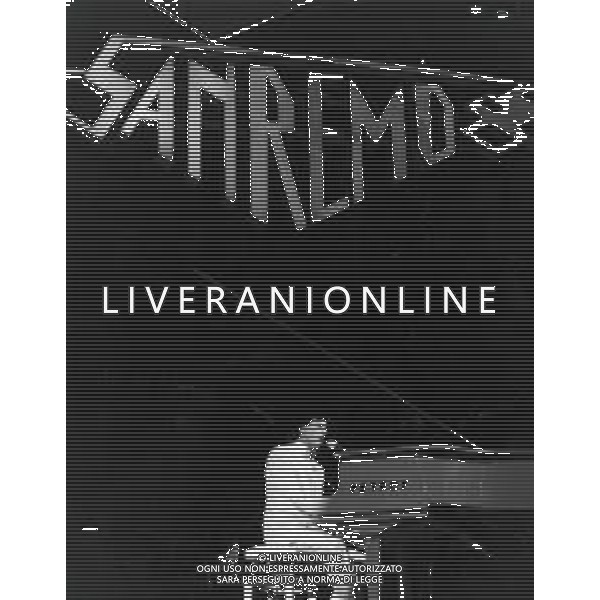 RETROSPETTIVA TOTO CUTUGNO CANTANTE 1988 NELLA FOTO TOTO CUTUGNO AL FESTIVAL DI SANREMO AG ALDO LIVERANI SAS