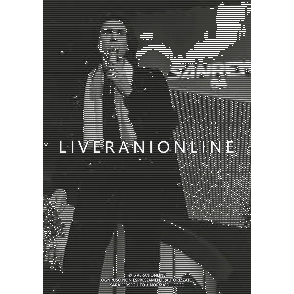 RETROSPETTIVA TOTO CUTUGNO CANTANTE 1984 NELLA FOTO TOTO CUTUGNO AL FESTIVAL DI SANREMO AG ALDO LIVERANI SAS