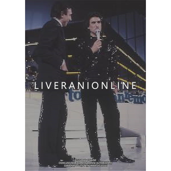 RETROSPETTIVA TOTO CUTUGNO CANTANTE 1984 NELLA FOTO TOTO CUTUGNO AL FESTIVAL DI SANREMO CON PIPPO BAUDO AG ALDO LIVERANI SAS