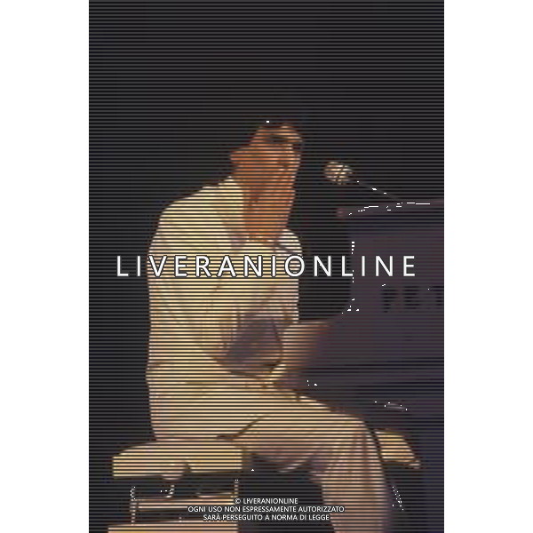 RETROSPETTIVA TOTO CUTUGNO CANTANTE NELLA FOTO TOTO CUTUGNO AG ALDO LIVERANI SAS