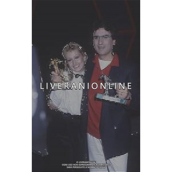 RETROSPETTIVA TOTO CUTUGNO CANTANTE NELLA FOTO TIZIANA RIVALE VINCE IL FESTIVAL DI SANREMO 1983 E TOTO CUTUGNO AG ALDO LIVERANI SAS
