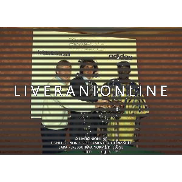 08-01-1996 MILANO-FIFA WORLD PLAYER TEATRO NAZIONALE NELLA FOTO JURGHEN KLINSMANN-GEORGE WEAH E PAOLO MALDINI AG ALDO LIVERANI SAS