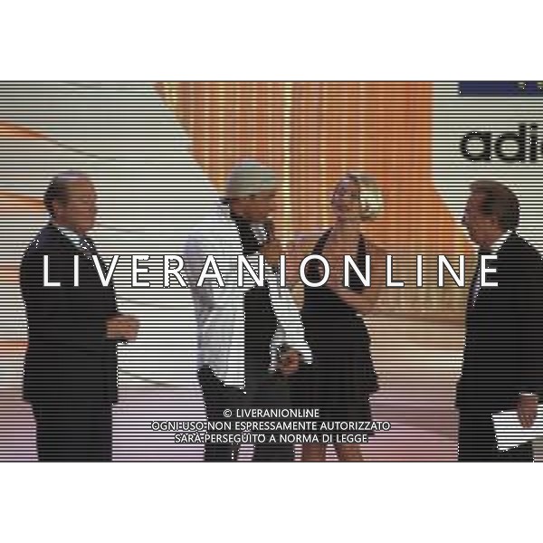 08-01-1996 MILANO-FIFA WORLD PLAYER TEATRO NAZIONALE NELLA FOTO JOSEPH BLATTER-EROS RAMAZZOTTI ANTONELLA ELIA E MIKE BONGIORNO AG ALDO LIVERANI SAS