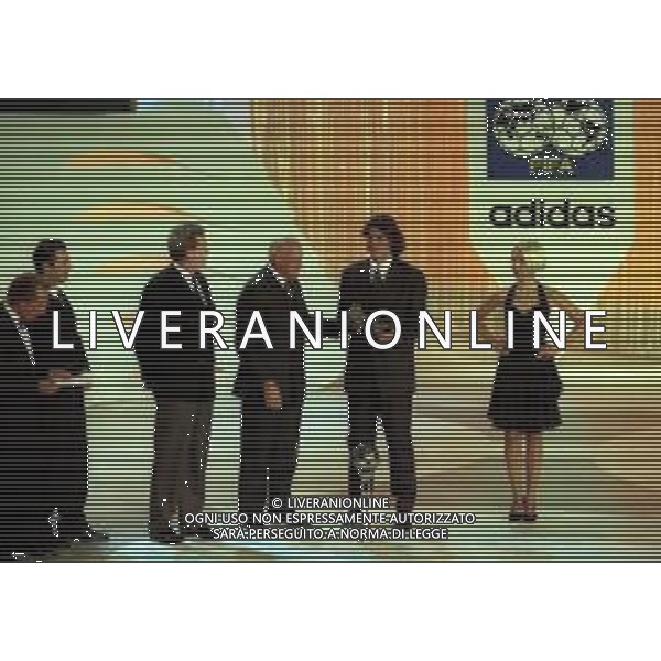 08-01-1996 MILANO-FIFA WORLD PLAYER TEATRO NAZIONALE NELLA FOTO MIKE BONGIORNO-HRISTO STOJCHOV------, JOAO HAVELANGE PAOLO MALDINI E ANTONELLA ELIA AG ALDO LIVERANI SAS