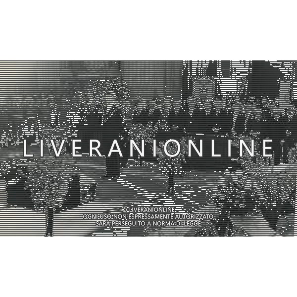 RETROSPETTIVA EDUARDO DE FILIPPO ATTORE REGISTA E SCENEGGIATORE NELLA FOTO FUNERALI DI EDUARDO DE FILIPPO A ROMA 03-11-1984 AG ALDO LIVERANI SAS