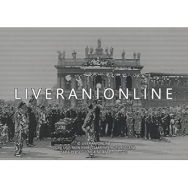 RETROSPETTIVA EDUARDO DE FILIPPO ATTORE REGISTA E SCENEGGIATORE NELLA FOTO FUNERALI DI EDUARDO DE FILIPPO A ROMA 03-11-1984 AG ALDO LIVERANI SAS