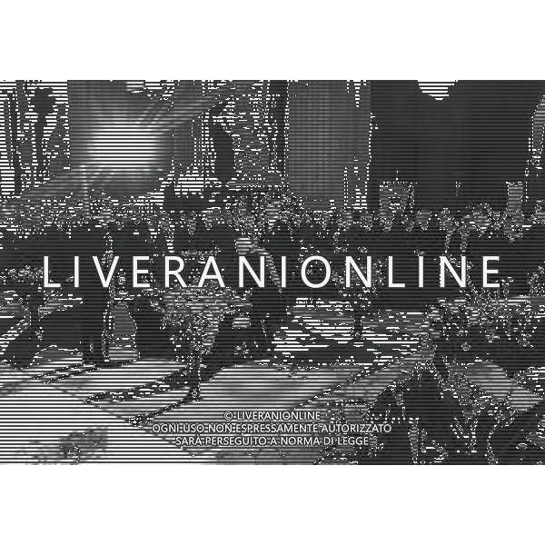 RETROSPETTIVA EDUARDO DE FILIPPO ATTORE REGISTA E SCENEGGIATORE NELLA FOTO FUNERALI DI EDUARDO DE FILIPPO A ROMA 03-11-1984 AG ALDO LIVERANI SAS