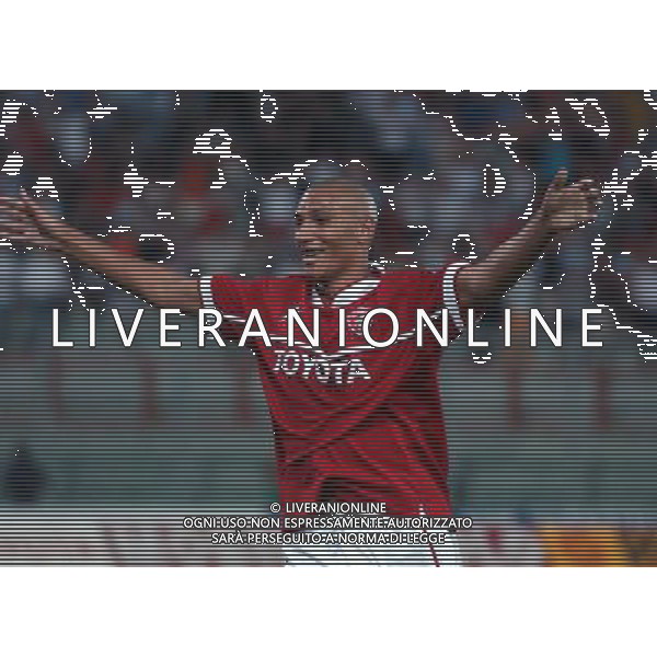 PERUGIA 19/07/2003 TERZO TURNO INTERTOTO 2003 PERUGIA-ALLIANSSI NELLA FOTO: BOTHROYD JAY ESULTA DOPO IL GOAL DEL VANTAGGIO* FOTO 1905/ROBERTO SETTONCE/ALDO LIVERANI S.A.S.