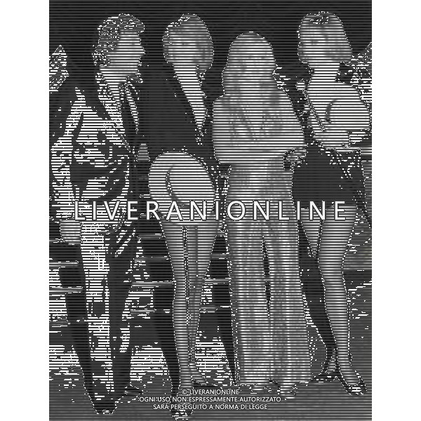 Le Gemelle Alice e Ellen Kessler, ballerine e cantanti tedesche - RETROSPETTIVA nella foto con Gino Bramieri e Sylvie Vartan ©ARCHIVIO / AGENZIA ALDO LIVERANI SAS