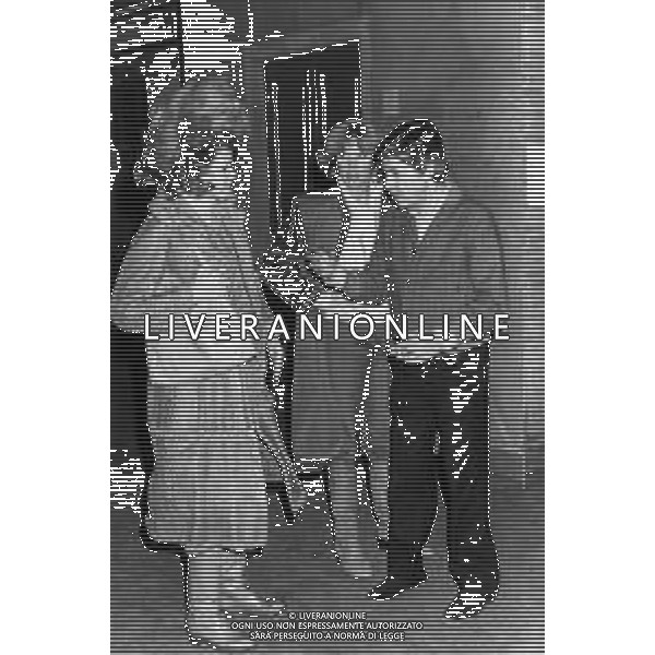 Le Gemelle Alice e Ellen Kessler, ballerine e cantanti tedesche - RETROSPETTIVA nella foto con il regista Antonello Falqui ©ARCHIVIO / AGENZIA ALDO LIVERANI SAS