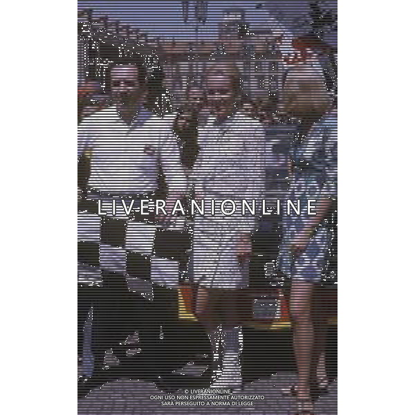 Le Gemelle Alice e Ellen Kessler, ballerine e cantanti tedesche - RETROSPETTIVA nella foto con Ezio Radaelli all\' 8° Cantagiro nel 1969 ©ARCHIVIO / AGENZIA ALDO LIVERANI SAS