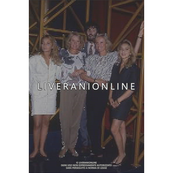 Le Gemelle Alice e Ellen Kessler, ballerine e cantanti tedesche - RETROSPETTIVA nella foto con Alessandro Benvenuti e le gemelle Gimmelli, Barbara e Daniela ©ARCHIVIO / AGENZIA ALDO LIVERANI SAS