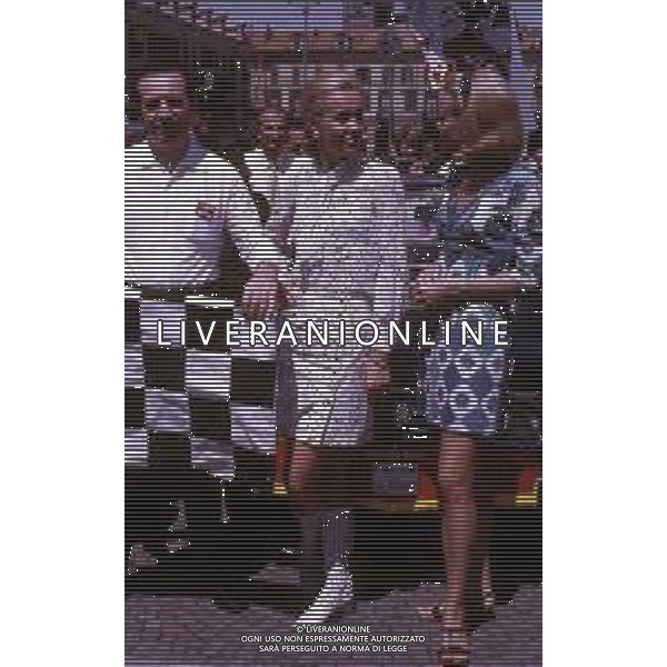 Le Gemelle Alice e Ellen Kessler, ballerine e cantanti tedesche - RETROSPETTIVA nella foto con Ezio Radaelli all\' 8° Cantagiro nel 1969 ©ARCHIVIO / AGENZIA ALDO LIVERANI SAS