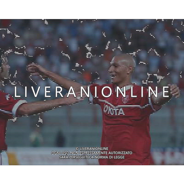 PERUGIA 19/07/2003 TERZO TURNO INTERTOTO 2003 PERUGIA-ALLIANSSI NELLA FOTO: BOTHROYD JAY ESULTA DOPO IL GOAL DEL VANTAGGIO* FOTO 1905/ROBERTO SETTONCE/ALDO LIVERANI S.A.S.
