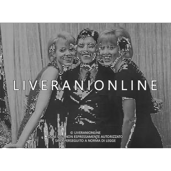 Le Gemelle Alice e Ellen Kessler, ballerine e cantanti tedesche - RETROSPETTIVA nella foto con Sacha Distel ©ARCHIVIO / AGENZIA ALDO LIVERANI SAS