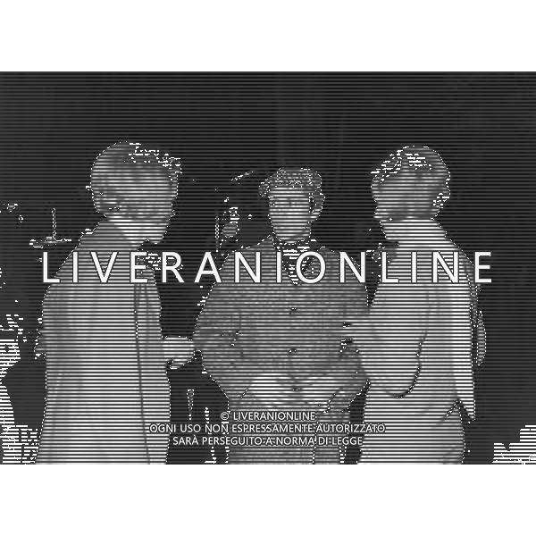 Le Gemelle Alice e Ellen Kessler, ballerine e cantanti tedesche - RETROSPETTIVA nella foto con Marcel Amont ©ARCHIVIO / AGENZIA ALDO LIVERANI SAS