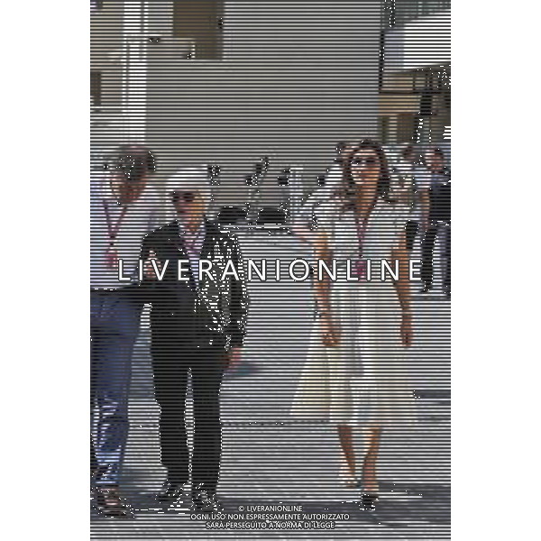 Bernie Ecclestone (GBR) with his wife Fabiana Flosi (BRA). 23.11.2018. Formula 1 World Championship, Rd 21, Abu Dhabi Grand Prix, Yas Marina Circuit, Abu Dhabi, Practice Day. AG ALDO LIVERANI SAS ONLY ITALY
