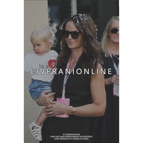Minttu Raikkonen (FIN) with daughter Rianna. 24.11.2018. Formula 1 World Championship, Rd 21, Abu Dhabi Grand Prix, Yas Marina Circuit, Abu Dhabi, Qualifying Day. AG ALDO LIVERANI SAS-ONLY ITALY