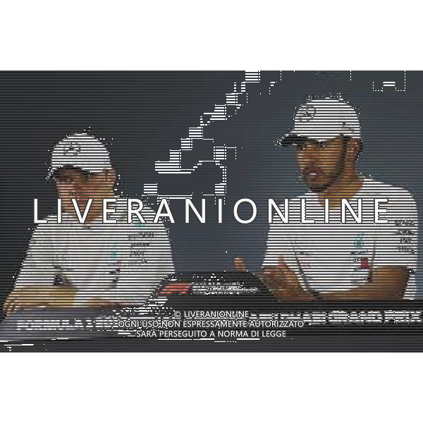 (L to R): Valtteri Bottas (FIN) Mercedes AMG F1 and Lewis Hamilton (GBR) Mercedes AMG F1 in the post qualifying FIA Press Conference. 24.11.2018. Formula 1 World Championship, Rd 21, Abu Dhabi Grand Prix, Yas Marina Circuit, Abu Dhabi, Qualifying Day. AG ALDO LIVERANI SAS-ONLY ITALY