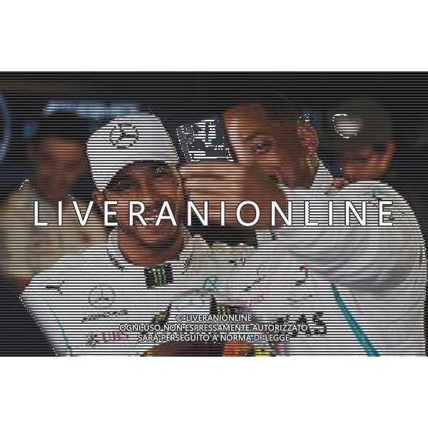 (L to R): Lewis Hamilton (GBR) Mercedes AMG F1 with Will Smith (USA) Actor. 25.11.2018. Formula 1 World Championship, Rd 21, Abu Dhabi Grand Prix, Yas Marina Circuit, Abu Dhabi, Race Day. AG ALDO LIVERANI SAS-ONLY ITALY