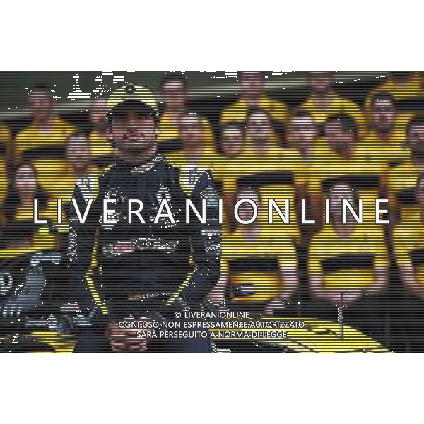 Carlos Sainz Jr (ESP) Renault Sport F1 Team RS18 at a team photograph. 25.11.2018. Formula 1 World Championship, Rd 21, Abu Dhabi Grand Prix, Yas Marina Circuit, Abu Dhabi, Race Day. AG ALDO LIVERANI SAS-ONLY ITALY