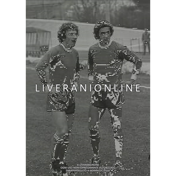 1975 VARESE-ALLENAMENTO NAZIONALE ITALIANA DI CALCIO PRIMA DELL\'INCONTRO CON LA NAZIONALE OLANDESE NELLA FOTO GIUSEPPE SAVOLDI CON PAOLO PULICI AG ALDO LIVERANI SAS