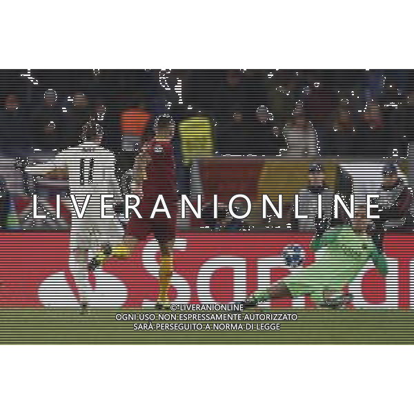 UEFA Champions League gruppo G - Roma vs Real Madrid 27/11/2018 nella foto: Gareth Bale (Forward of Real Madrid) Olsem Robin (a.s.roma) ©Claudio Zamagni/Agenzia Aldo Liverani Gareth Bale (Forward of Real Madrid) and Olsem Robin (a.s.roma)during UEFA Champions League - group G soccer match between A.S.ROME and REAL MADRID at Rome olympic Stadium on November 27 2018 photo credit by Claudio Zamagni/Aldo Liverani Photo Agency/ AGENZIA ALDO LIVERANI SAS