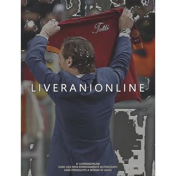 HALL OF FAME - Cerimonia per Francesco Totti 27/11/2018 nella foto: francesco totti mostra la maglia speciale ai tifosi ©Claudio Zamagni/Agenzia Aldo Liverani