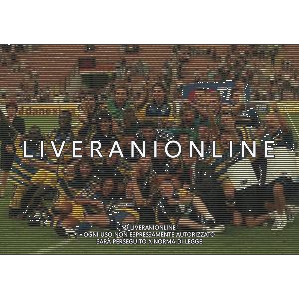 21-08-1999 MILANO- FINALE DI SUPERCOPPA ITALIANA MILAN PARMA 1-2 NELLA FOTO I GIOCATORI DEL PARMA FESTEGGIANO LA SUPERCOPPA ITALIANA AG ALDO LIVERANI SAS