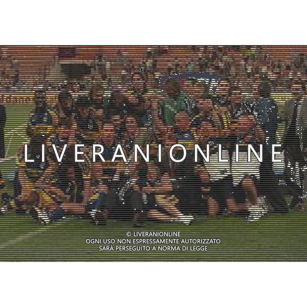 21-08-1999 MILANO- FINALE DI SUPERCOPPA ITALIANA MILAN PARMA 1-2 NELLA FOTO I GIOCATORI DEL PARMA FESTEGGIANO LA SUPERCOPPA ITALIANA AG ALDO LIVERANI SAS 