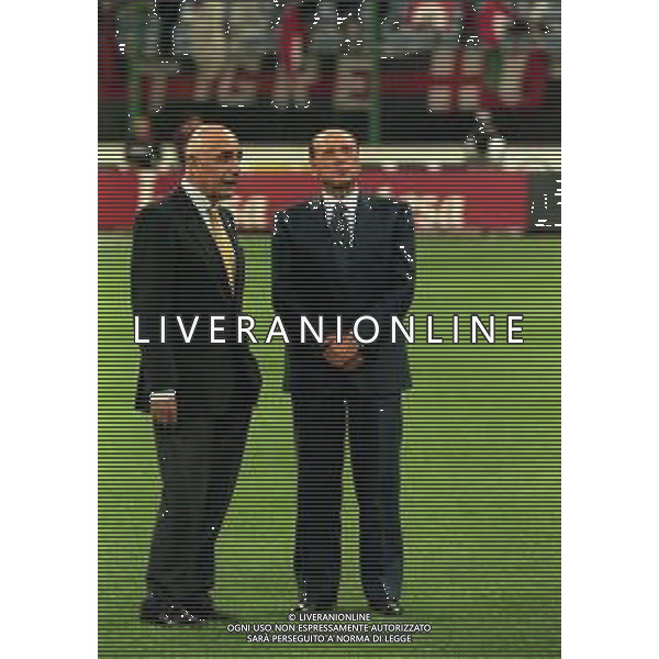 21-08-1999 MILANO- FINALE DI SUPERCOPPA ITALIANA MILAN PARMA 1-2 NELLA FOTO SILVIO BERLUSCONI PRESIDENTE DEL MILAN CALCIO CON LA COPPA PER LA VITTORIA DEL CAMPIONATO CON ADRIANO GALLIANI AG ALDO LIVERANI SAS