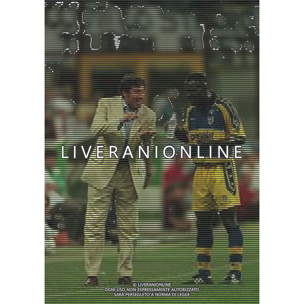 21-08-1999 MILANO- FINALE DI SUPERCOPPA ITALIANA MILAN PARMA 1-2 NELLA FOTO ALBERTO MALESANI ALLENATORE PARMA CALCIO CON Saliou Lassissi AG ALDO LIVERANI SAS