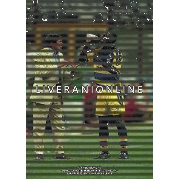 21-08-1999 MILANO- FINALE DI SUPERCOPPA ITALIANA MILAN PARMA 1-2 NELLA FOTO ALBERTO MALESANI ALLENATORE PARMA CALCIO CON Saliou Lassissi AG ALDO LIVERANI SAS