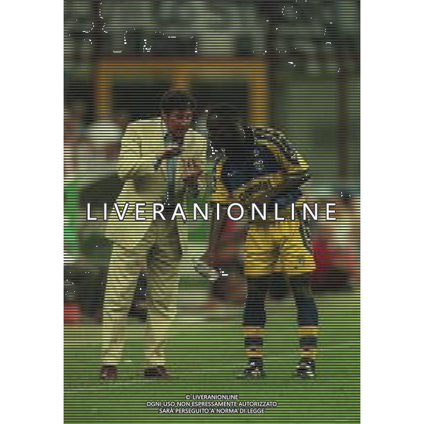21-08-1999 MILANO- FINALE DI SUPERCOPPA ITALIANA MILAN PARMA 1-2 NELLA FOTO ALBERTO MALESANI ALLENATORE PARMA CALCIO CON Saliou Lassissi AG ALDO LIVERANI SAS