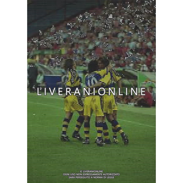 21-08-1999 MILANO- FINALE DI SUPERCOPPA ITALIANA MILAN PARMA 1-2 NELLA FOTO ABBRACCI GIOCATORI PARMA AG ALDO LIVERANI SAS