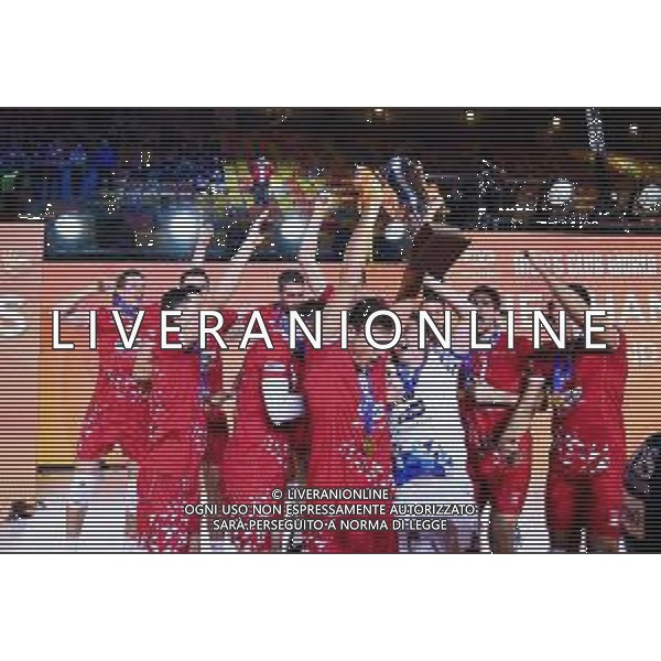 2018.12.02 Czestochowa Siatkowka FIVB Klubowe Mistrzostwa Swiata w Pilce Siatkowej Mezczyzn Polska 2018 Final Cucine Lube Civitanova - Trentino Volley N/z puchar radosc zwyciestwo wygrana trofeum feta radosc Trentino Volley klubowi mistrzowie swiata Foto Lukasz Sobala / Press Focus 2018.12.02 Czestochowa Volleyball Mens Club World Championship Poland 2018 Final Cucine Lube Civitanova - Trentino Volley puchar radosc zwyciestwo wygrana trofeum feta radosc Trentino Volley klubowi mistrzowie swiata Credit: Lukasz Sobala / Press Focus / NEWSPIX.PL --- Newspix.pl AG ALDO LIVERANI SAS