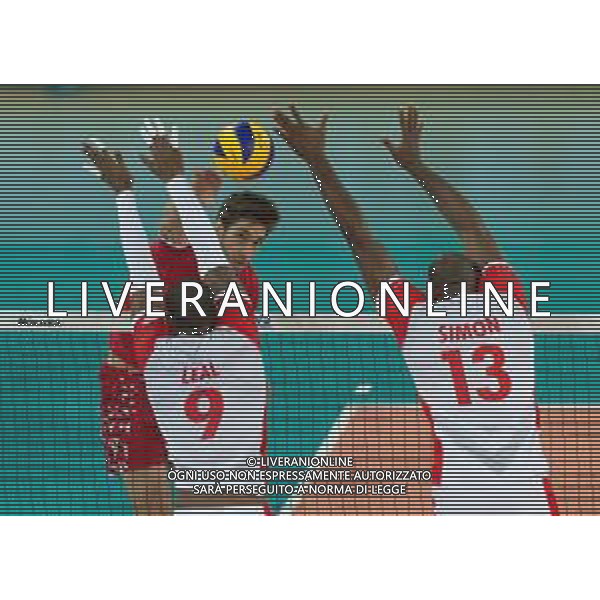 02.12.2018, Czestochowa, siatkowka, klubowe mistrzostwa swiata, final, Cucine Lube Civitanova - Trentino Volley N/z Yoandy Leal Hidalgo (Volley Lube), Luca Vettori (Trentino), Robertlandy Simon Aties (Volley Lube), fot. Tomasz Jastrzebowski / Foto Olimpik ----- 02.12.2018, Czestochowa, FIVB Men´s Club World Championship, final, Cucine Lube Civitanova - Trentino Volley N/z Yoandy Leal Hidalgo (Volley Lube), Luca Vettori (Trentino), Robertlandy Simon Aties (Volley Lube), fot. Tomasz Jastrzebowski / Foto Olimpik / NEWSPIX.PL --- Newspix.pl AG ALDO LIVERANI SAS