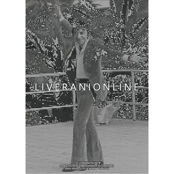 RETROSPETTIVA PEPPINO GAGLIARDI CANTANTE NELLA FOTO PEPPINO GAGLIARDI AG ALDO LIVERANI SAS