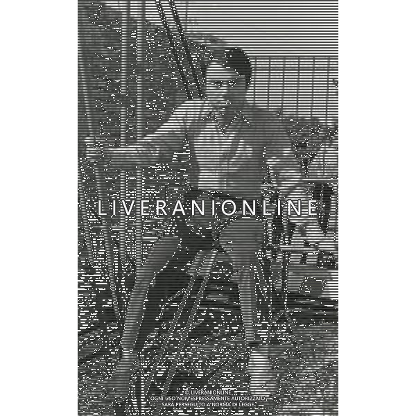 RETROSPETTIVA PEPPINO GAGLIARDI CANTANTE NELLA FOTO PEPPINO GAGLIARDI AG ALDO LIVERANI SAS