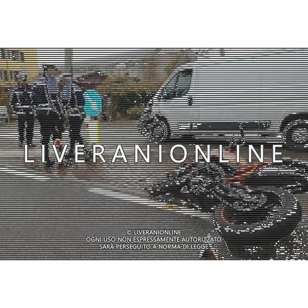 IMOLA 06 12 2018 INCIDENTE STRADALE VIALE CARDUCCI 10 FURGONE MOTO RAGAZZO GIOVANE PORTATO IN OSPEDALE IN GRAVE CONDIZIONI POLIZIA MUNICIPALE PER I RILIEVI POLIZIA DI STATO PER LA VIABILITA\' AUTOMEDICA E 118 FOTO GIANNI SANNA-AG ALDO LIVERANI SAS