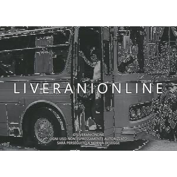 1975 ALLENAMENTO INTER NELLA FOTO ROBERTO BONINSEGNA SCENDE DAL PULMANN AG ALDO LIVERANI SAS